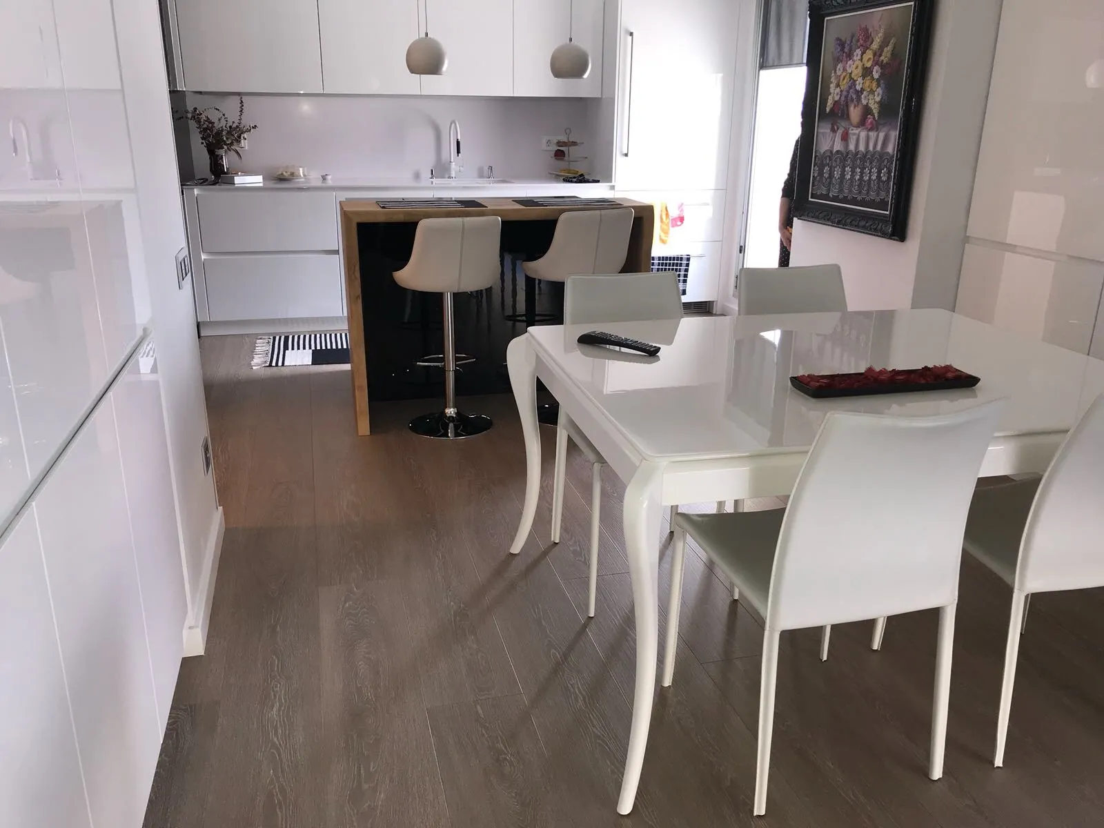 Renovamos el suelo y puertas