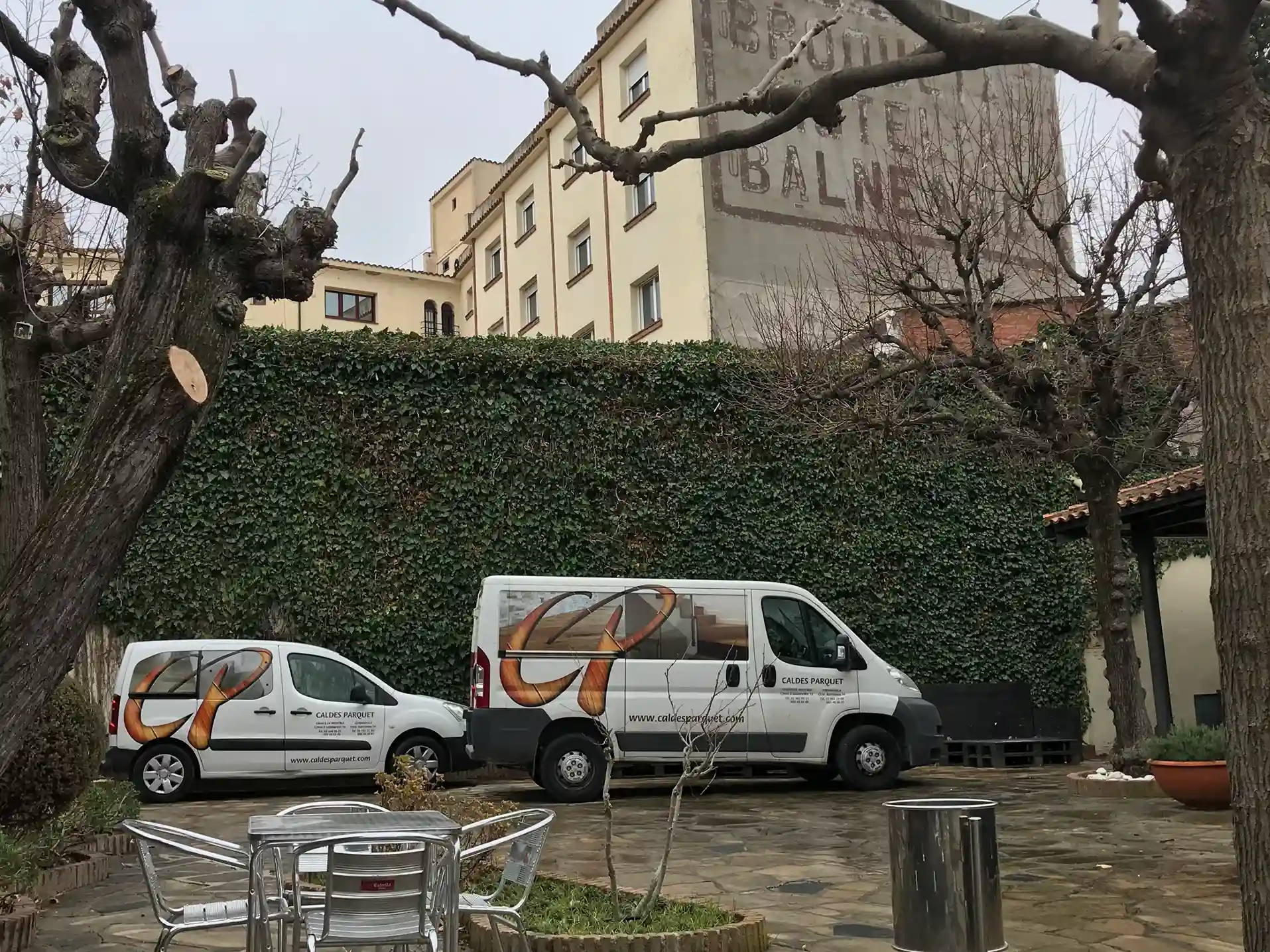 Nuevas tarimas de ducha en los apartamentos del Hotel Balneari Broquetas