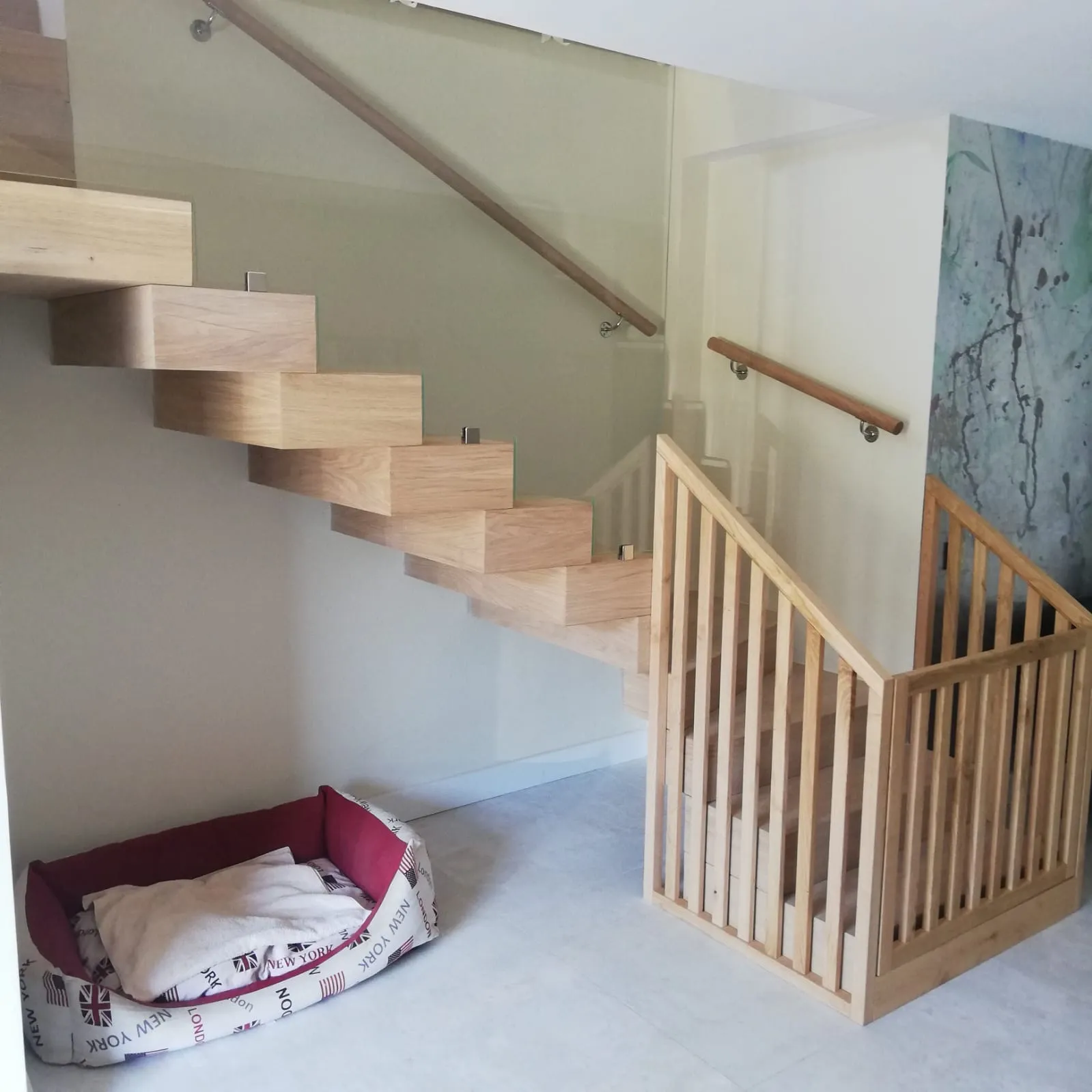 Escalera y parquet