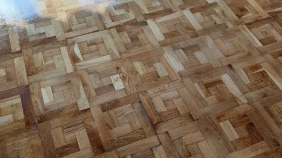 Parquet con taco y tarima de pino