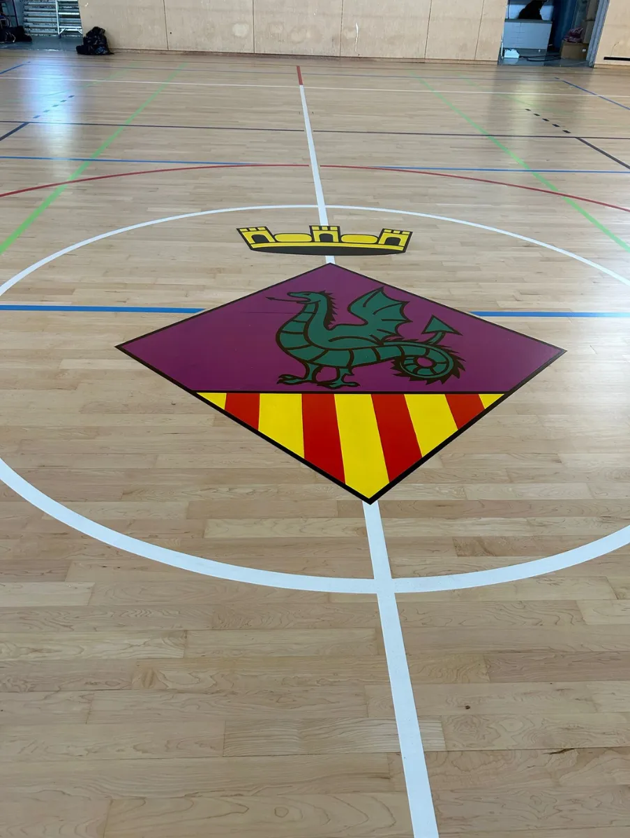Tarima del pavellón deportivo