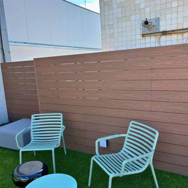 Instalación de tarima y puertas en oficina
