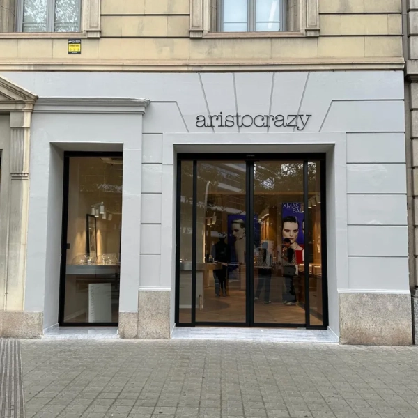 Instalación de parquet en punto Hungría en la joyería Aristocrazy