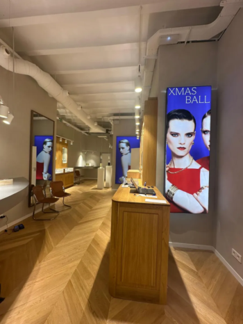 Instalación de parquet en punto Hungría en la joyería Aristocrazy