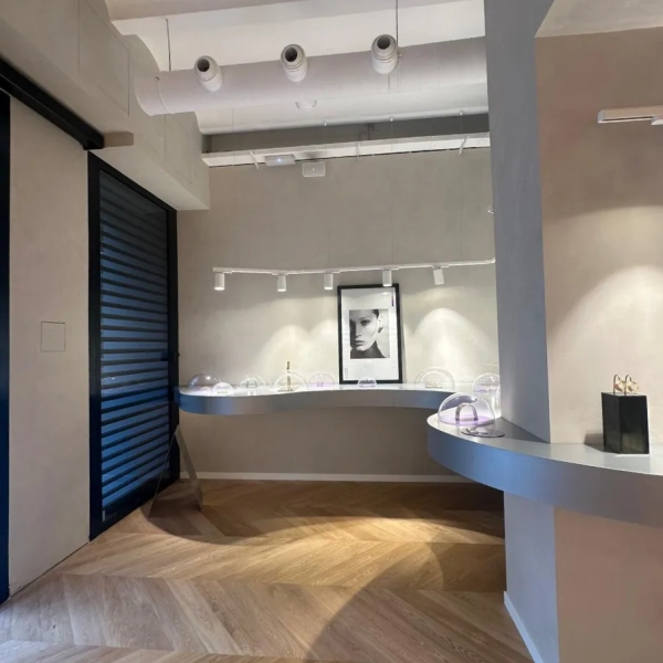 Instalación de parquet en punto Hungría en la joyería Aristocrazy