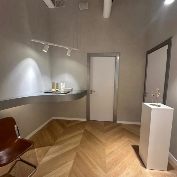 Instalación de parquet en punto Hungría en la joyería Aristocrazy