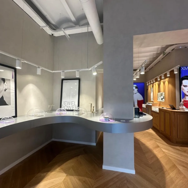 Instalación de parquet en punto Hungría en la joyería Aristocrazy